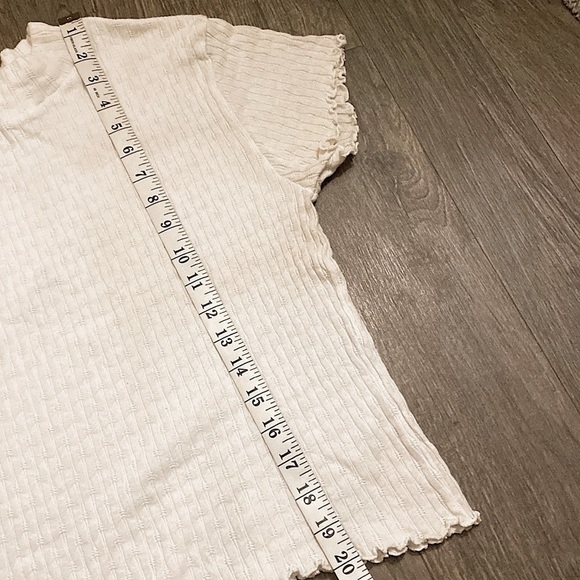 White Ruffle Textured Top/Blouse 🤍 - Picture 7 of 7